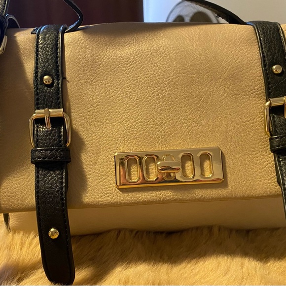 Call it spring purse with long strap - Picture 2 of 8